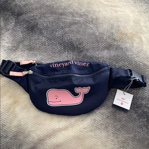 Navy blue Vineyard Vines fanny pack